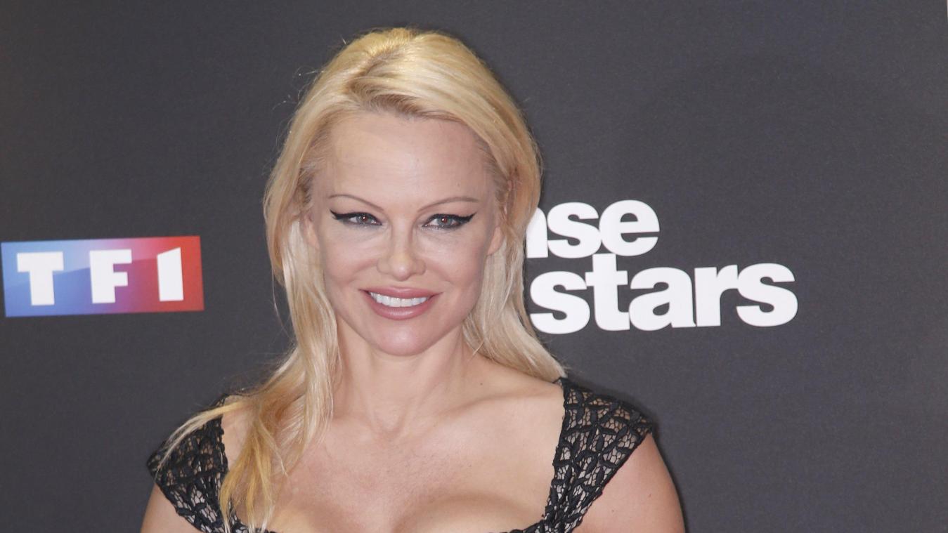 Pamela Anderson torride en body semi-transparent