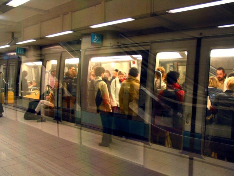 Rennes : il installe son salon dans le métro, la photo fait le tour du web