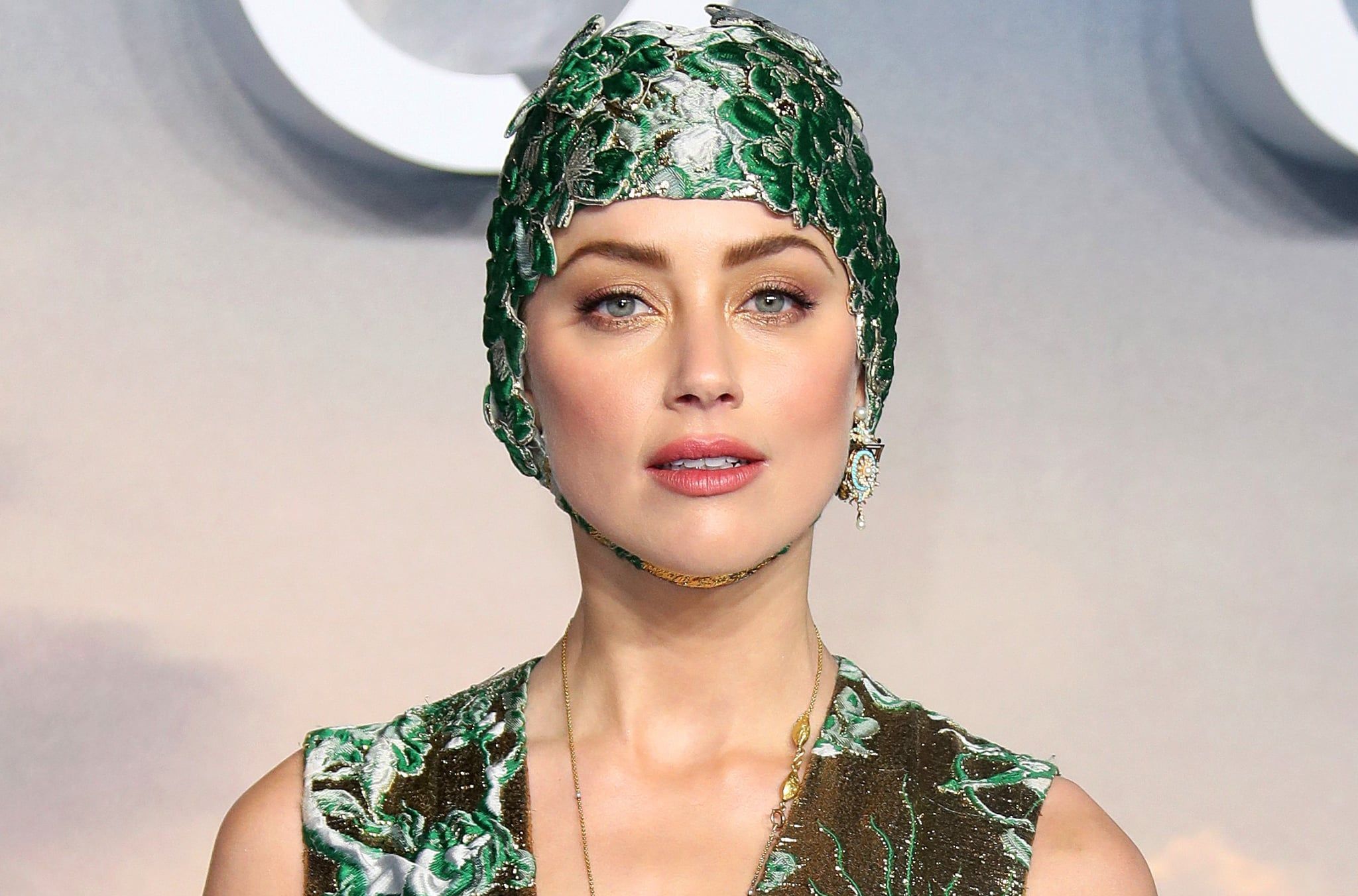 Amber Heard surprend avec son look très original à la première d'Aquaman !