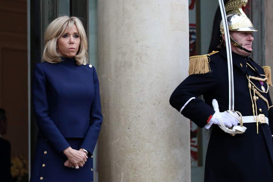 Brigitte Macron trop âgée ? La Première dame en prend pour son grade dans la presse britannique