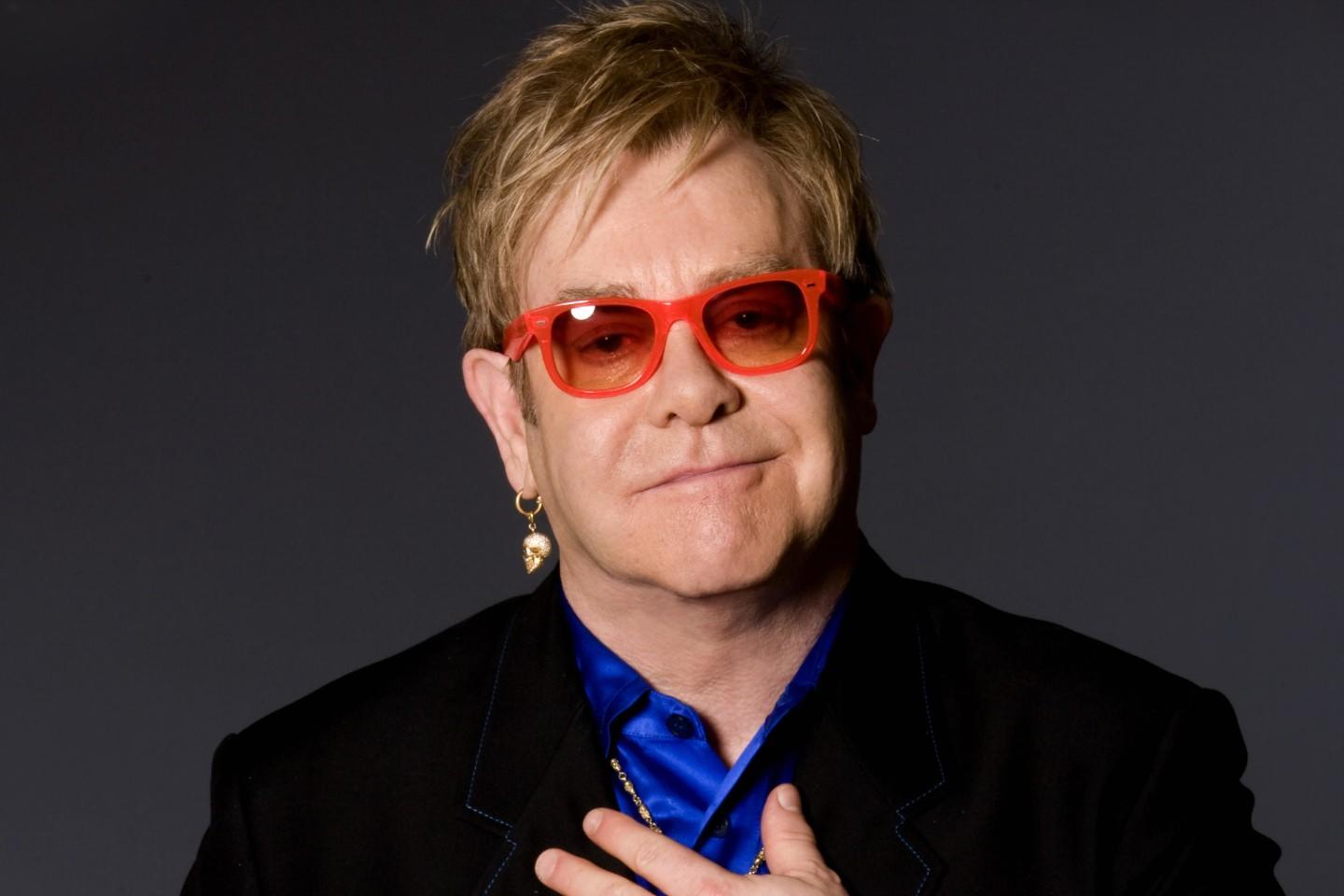 Elton John annule son concert : ses fans poussent un gros coup de gueule