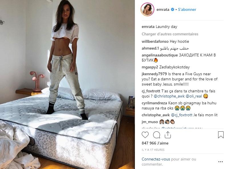 Emily Ratajkowski très torride sur Instagram : le mannequin montre une partie de sa poitrine