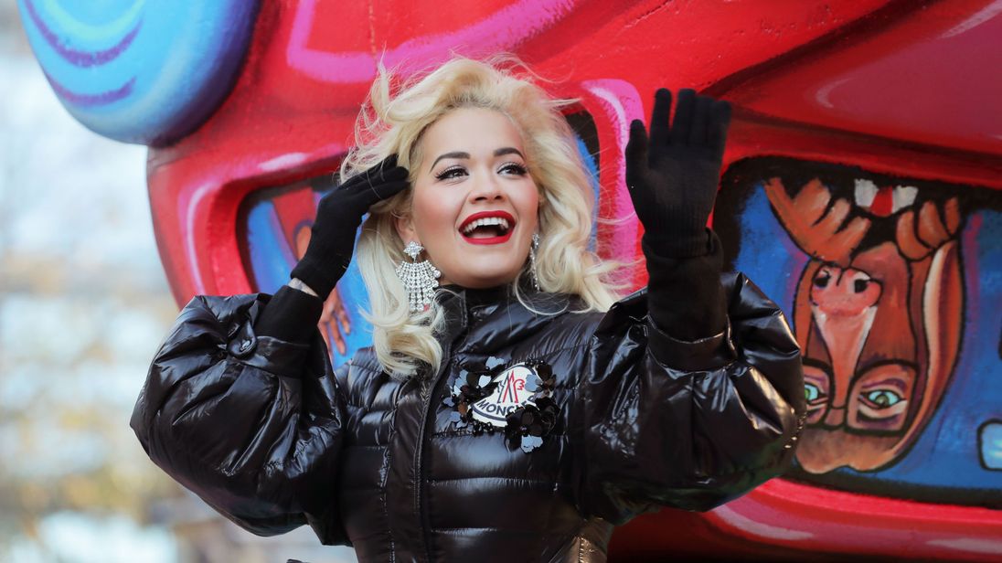 Fail ! Rita Ora prise en flagrant délit de play-back !