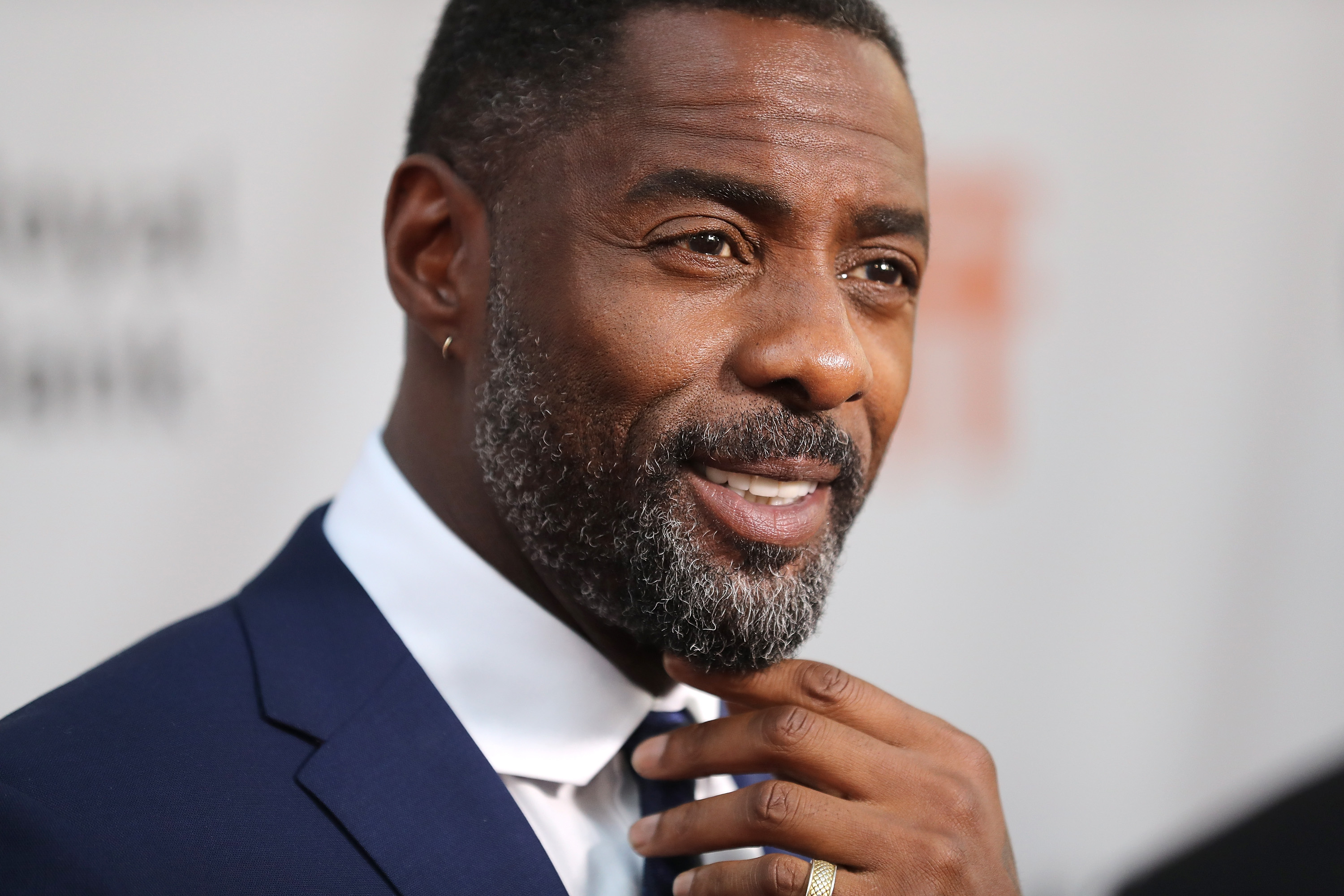 Idris Elba élu “l’homme le plus sexy” de 2018 !