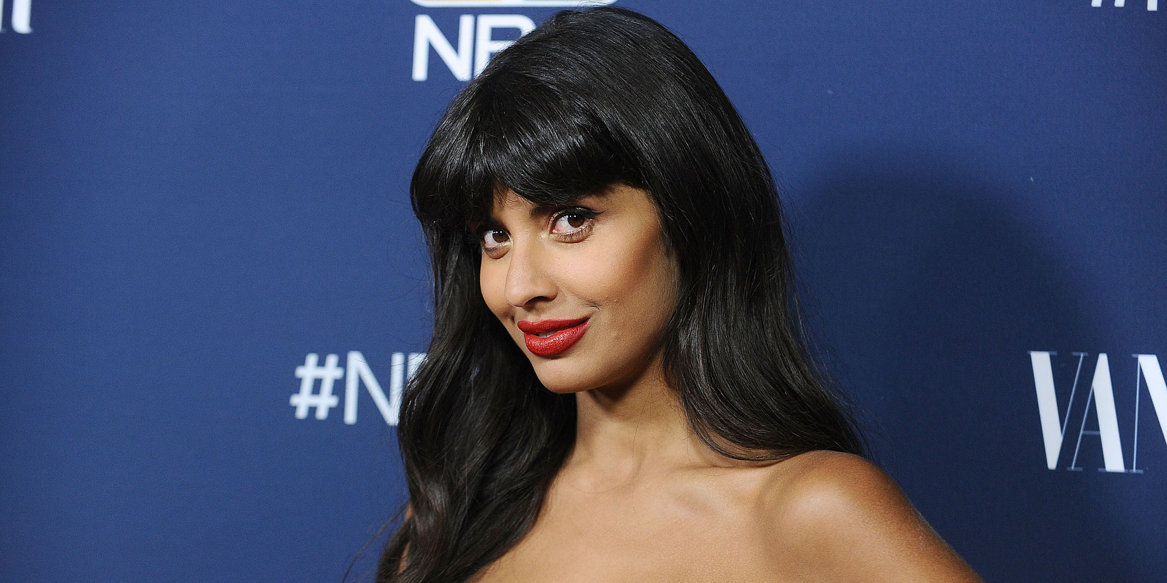 Jameela Jamil rend hommage à sa manière à Karl Lagerfeld