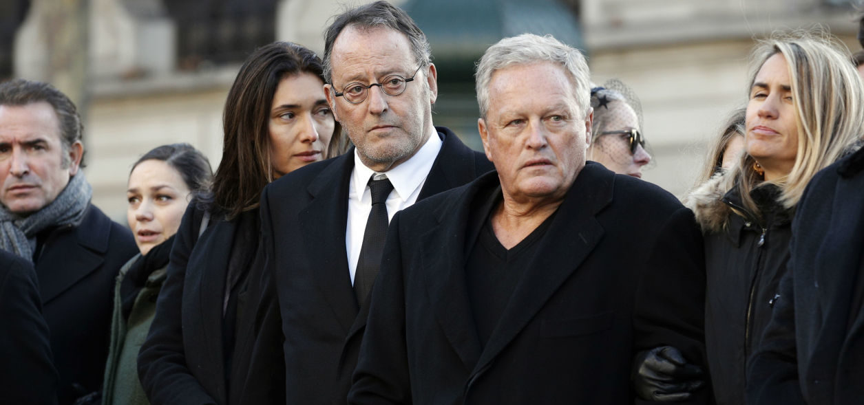 Jean Reno évoque en larmes la disparition de Johnny Hallyday : &quot;Ça va faire un an...&quot;