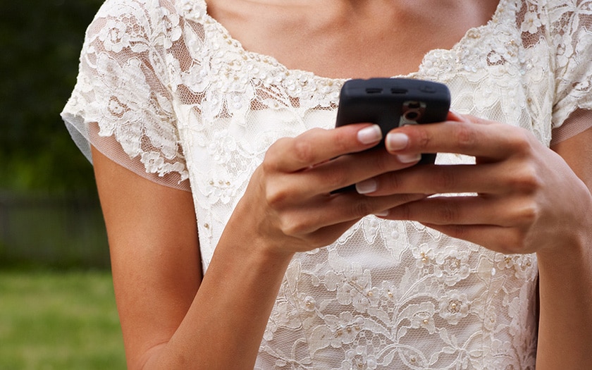 Mariage : Son futur mari la trompe, elle se venge en lisant les sextos le jour de la cérémonie