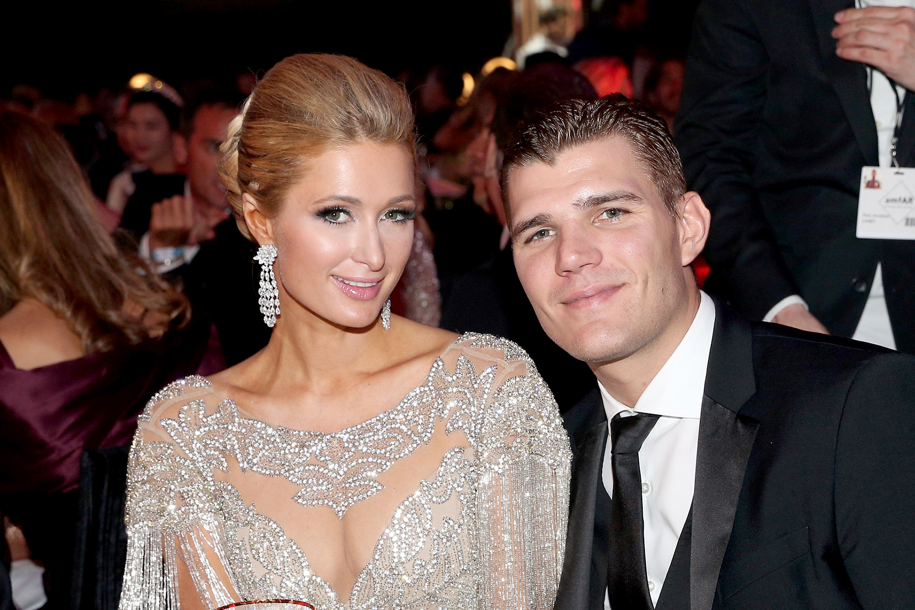 Paris Hilton célibataire : Chris Zylka veut récupérer sa bague de fiançailles