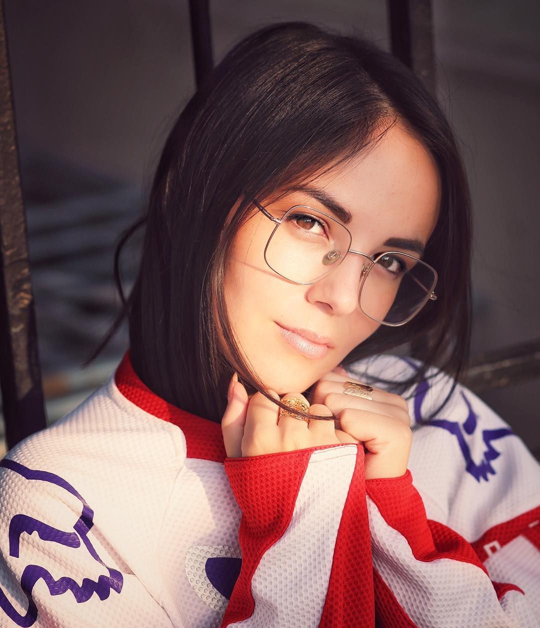 Agathe Auproux forcée de calmer ses fans !