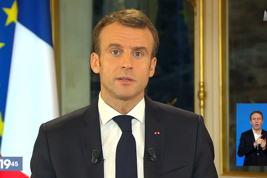 Allocution d'Emmanuel Macron : Son attitude provoque l'hilarité des internautes