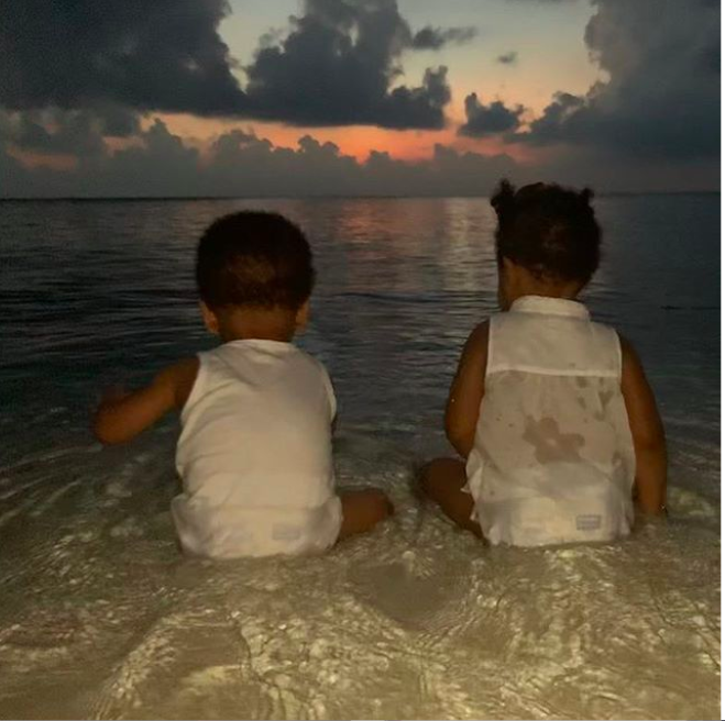 Surprise ! Beyoncé dévoile des photos de ses jumeaux Rumi et Sir !