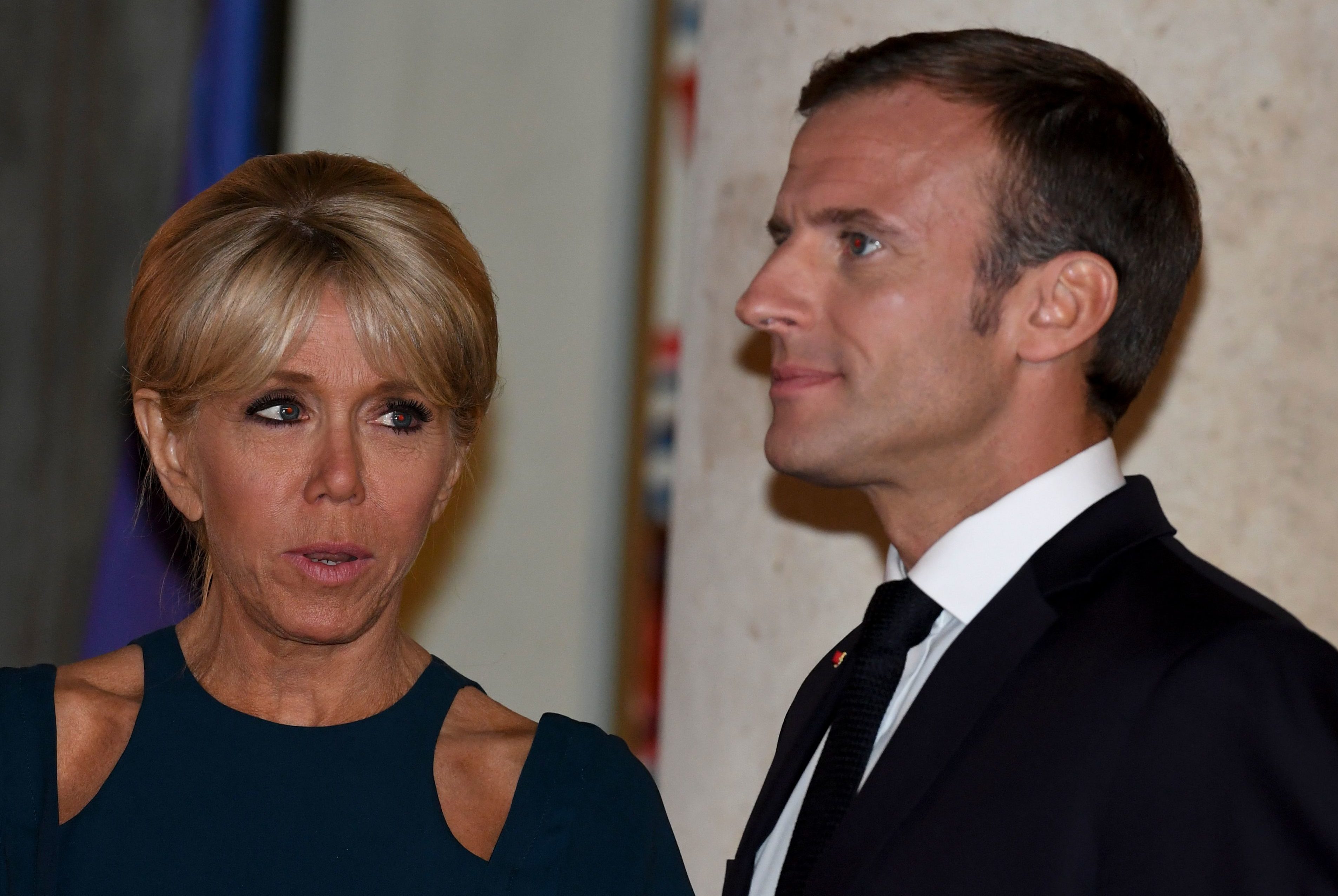 Crise au sein du couple présidentiel ? Brigitte Macron se tient écartée de son mari