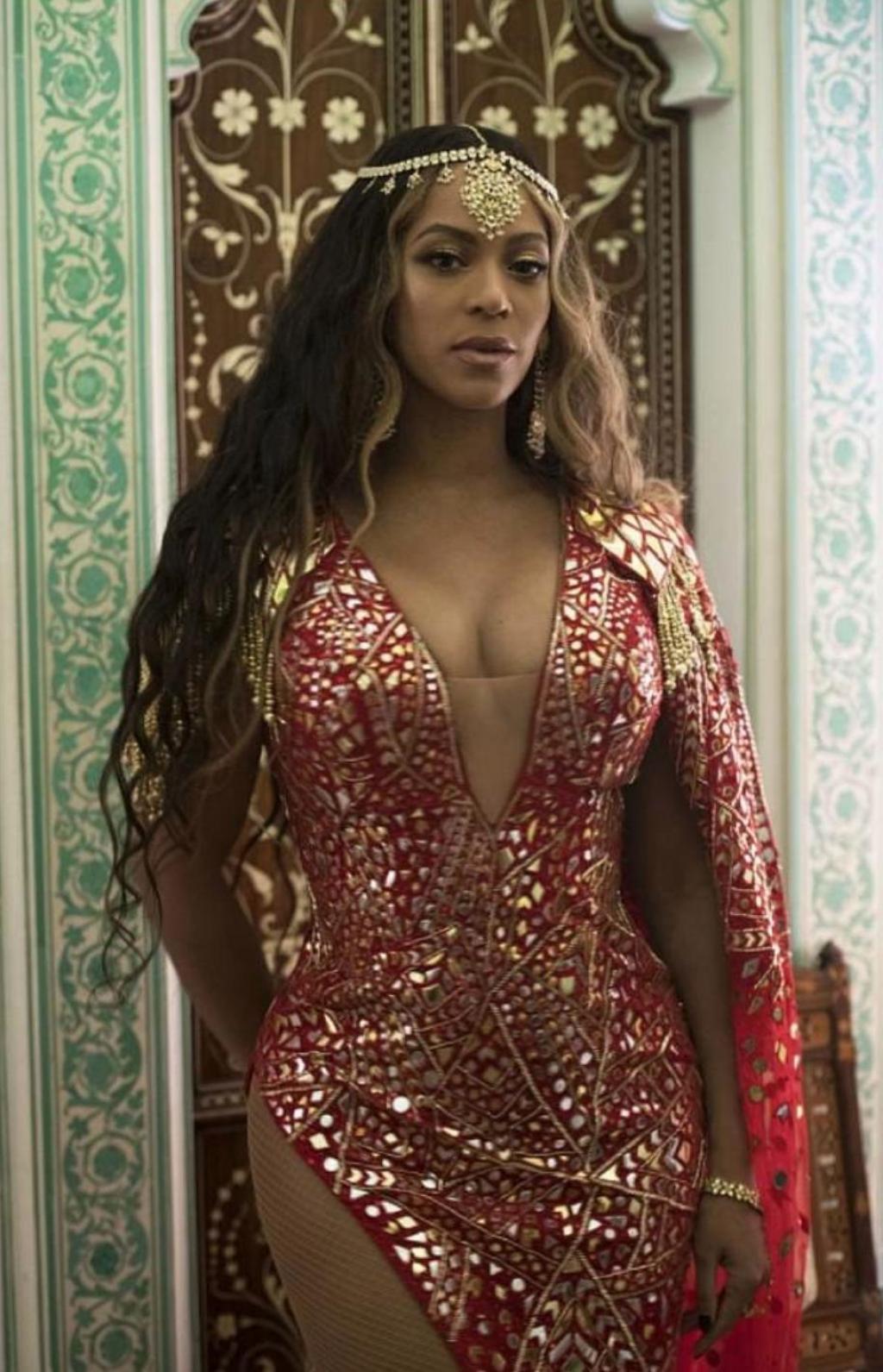 Beyoncé star d'un mariage en Inde avec un incroyable décolleté