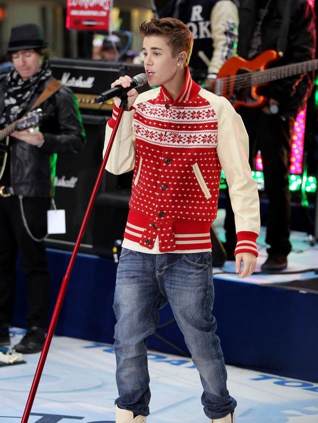 Justin Bieber, Miley Cyrus, Katy Perry... Quand les stars succombent à la mode des pulls de Noël !