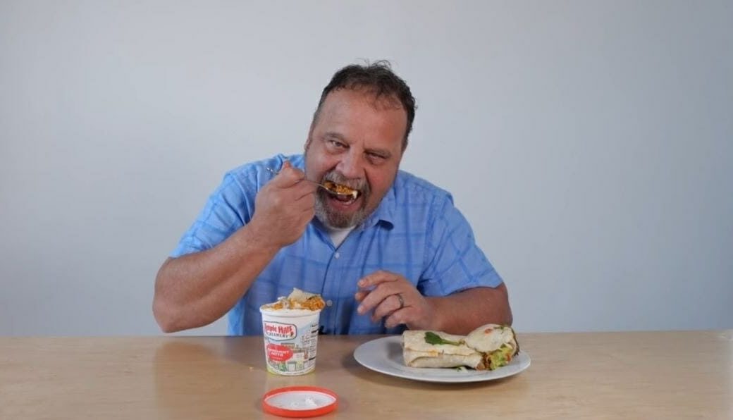 &quot;Man eating food&quot;, le Youtubeur le plus fou de la plateforme ?
