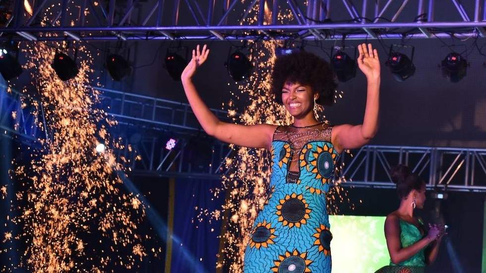 Miss Afrique 2018 : La perruque de la gagnante prend feu sur scène