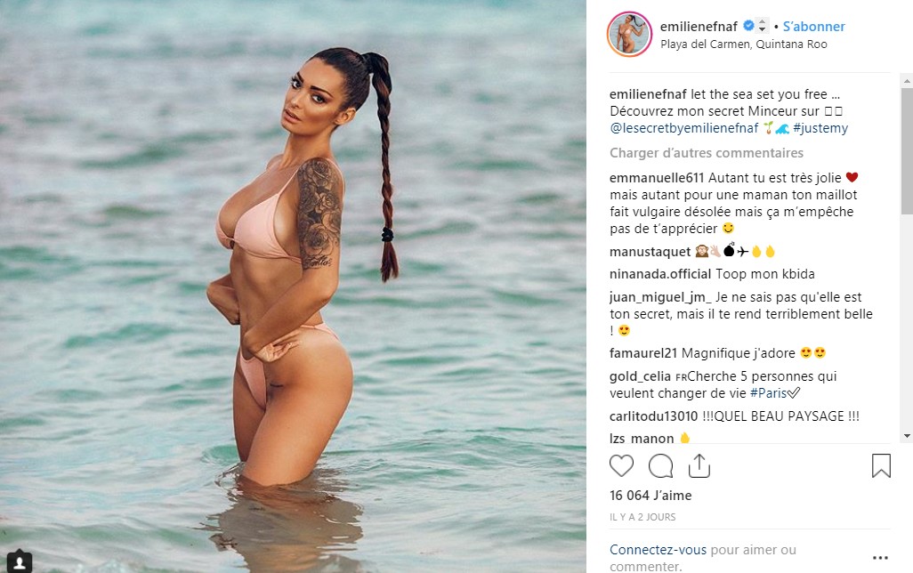 Emilie Nef Naf irrésistible dans un tout petit bikini !