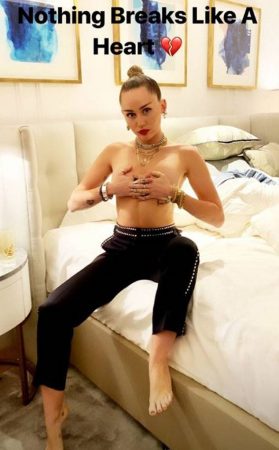 Miley Cyrus pose topless pour la promotion de son nouveau hit