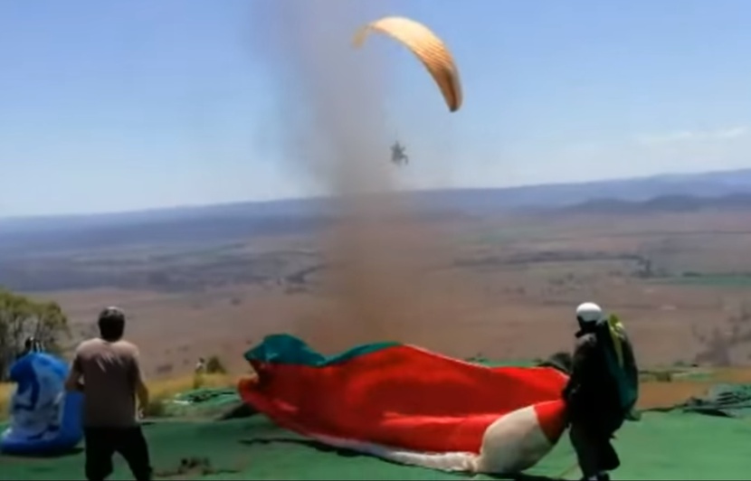 Australie : Un parapentiste est aspiré par une tempête de sable