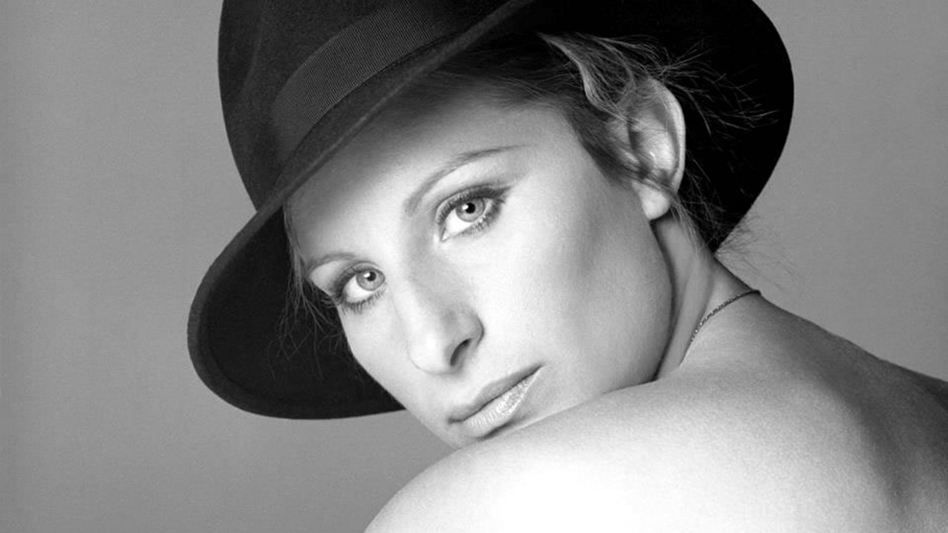 Barbra Streisand : Pourquoi elle ne montre que son profil gauche