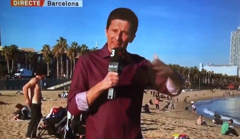 Cet homme se retrouve tout nu alors qu’il passe en direct à la télé