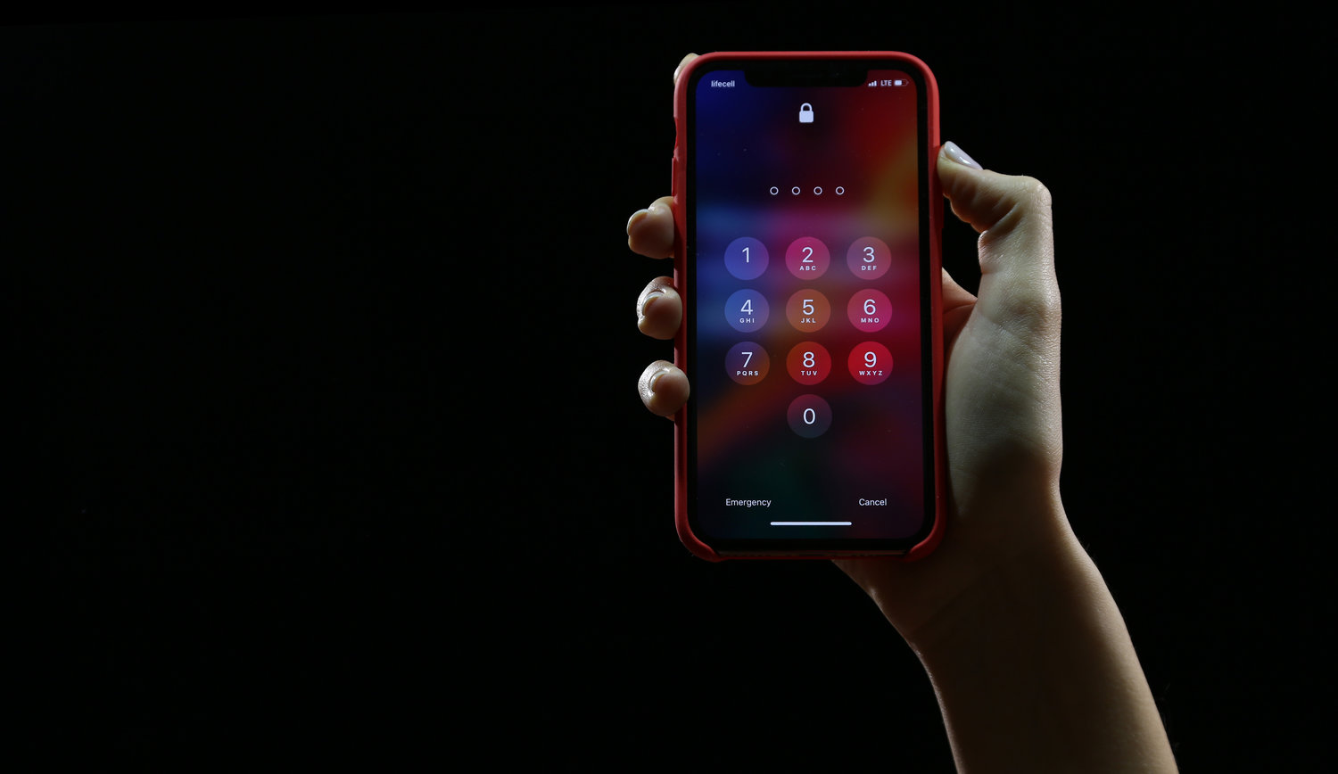 Elle brûle son mari qui refusait de lui donner le mot de passe de son téléphone