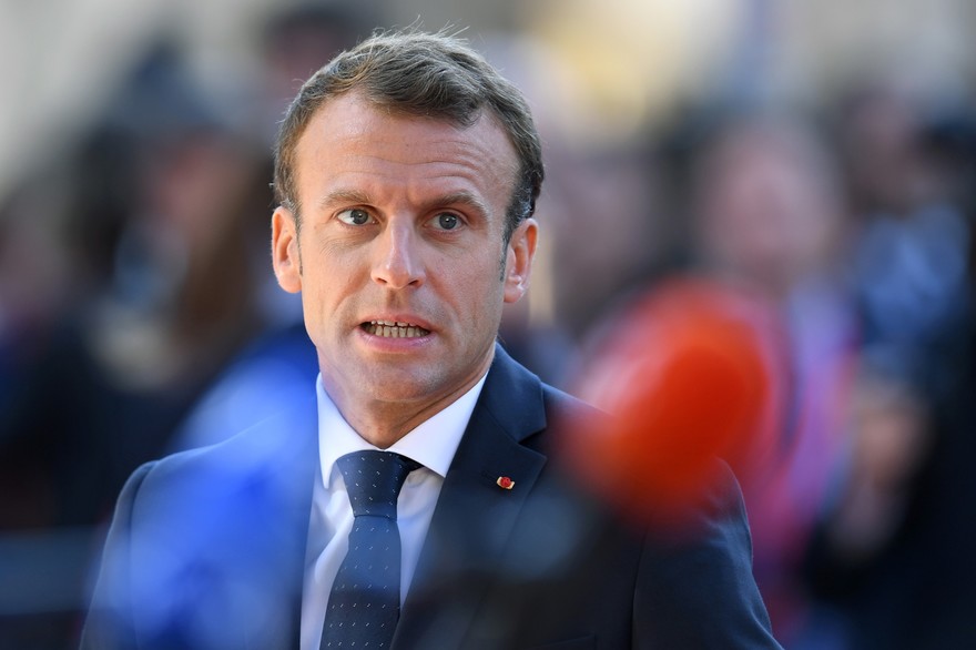 Emmanuel Macron : Une mère de famille porte plainte contre lui et son gouvernement