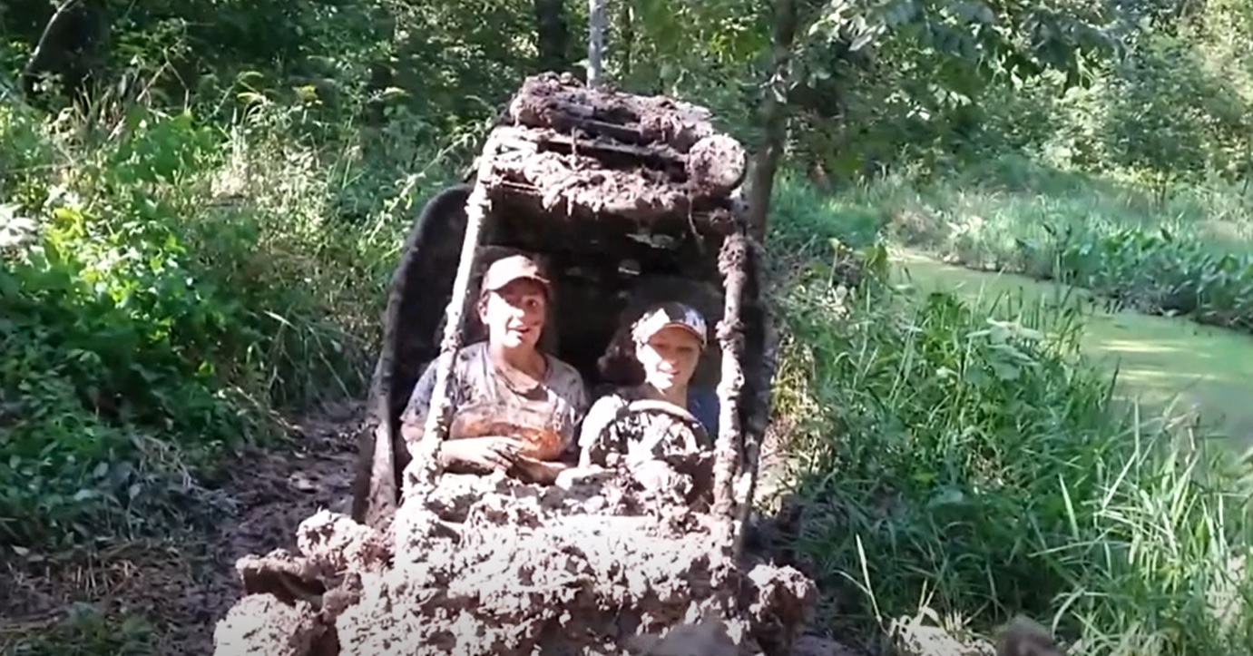 Hilarant ! Leur sortie en buggy tourne au bain de boue