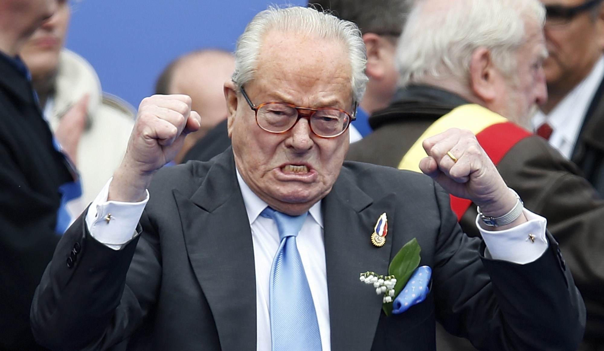 Jean-Marie Le Pen essaie d'améliorer ses relations avec ses filles avant de mourir