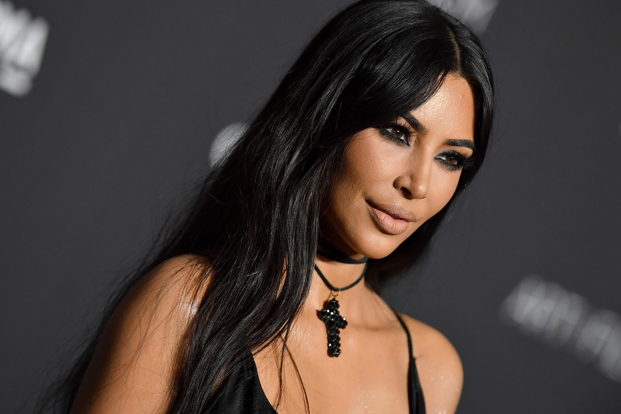 Kim Kardashian présente un décolleté XXL à ses fans