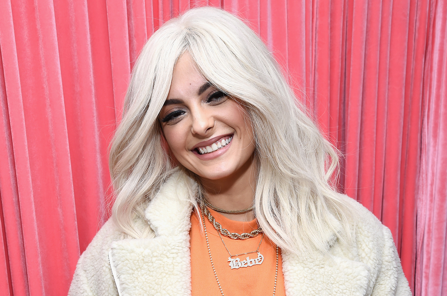 La chanteuse Bebe Rexha “trop grosse” ? Certains stylistes refusent de l’habiller !