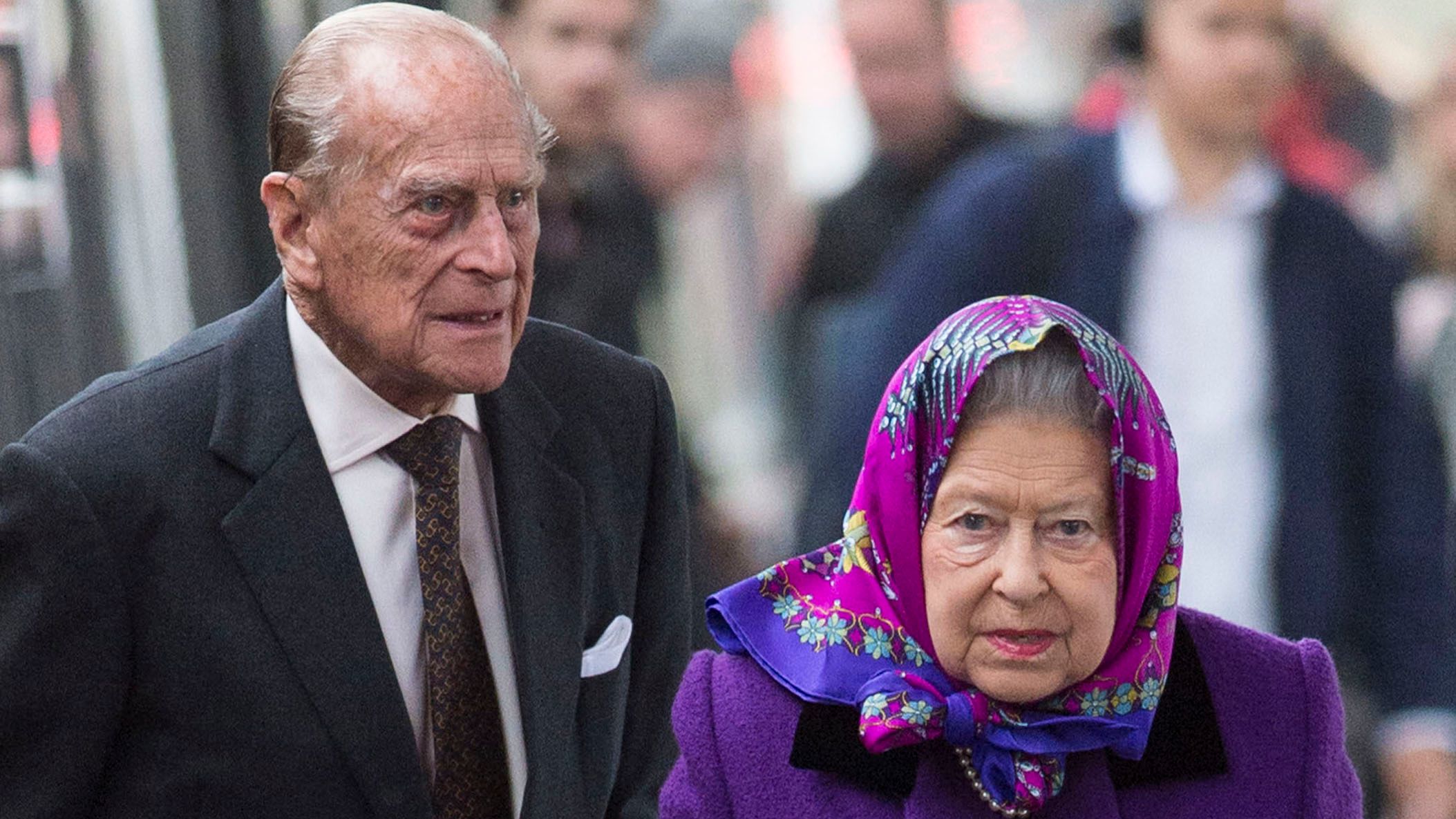 Le prince Philip impliqué dans un terrible accident de voiture : "J'avais le sang du prince sur mes mains"