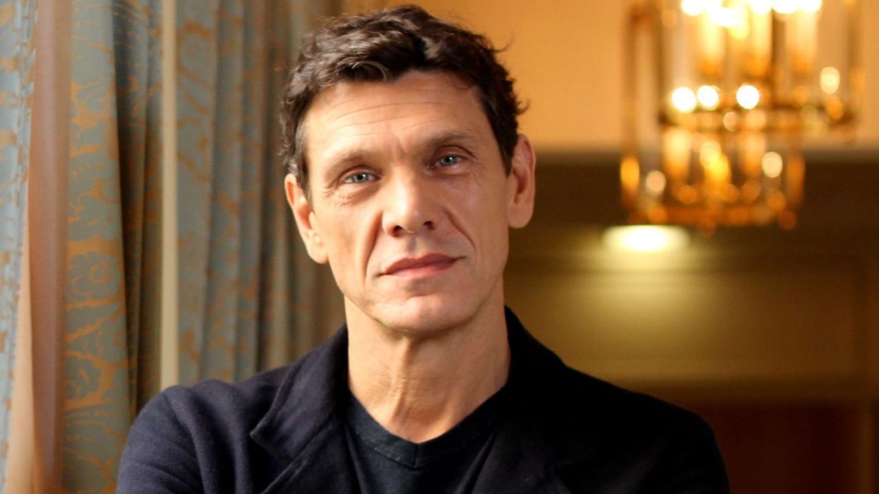 Marc Lavoine en couple avec une jeune romancière : "Il est fou amoureux d'elle"