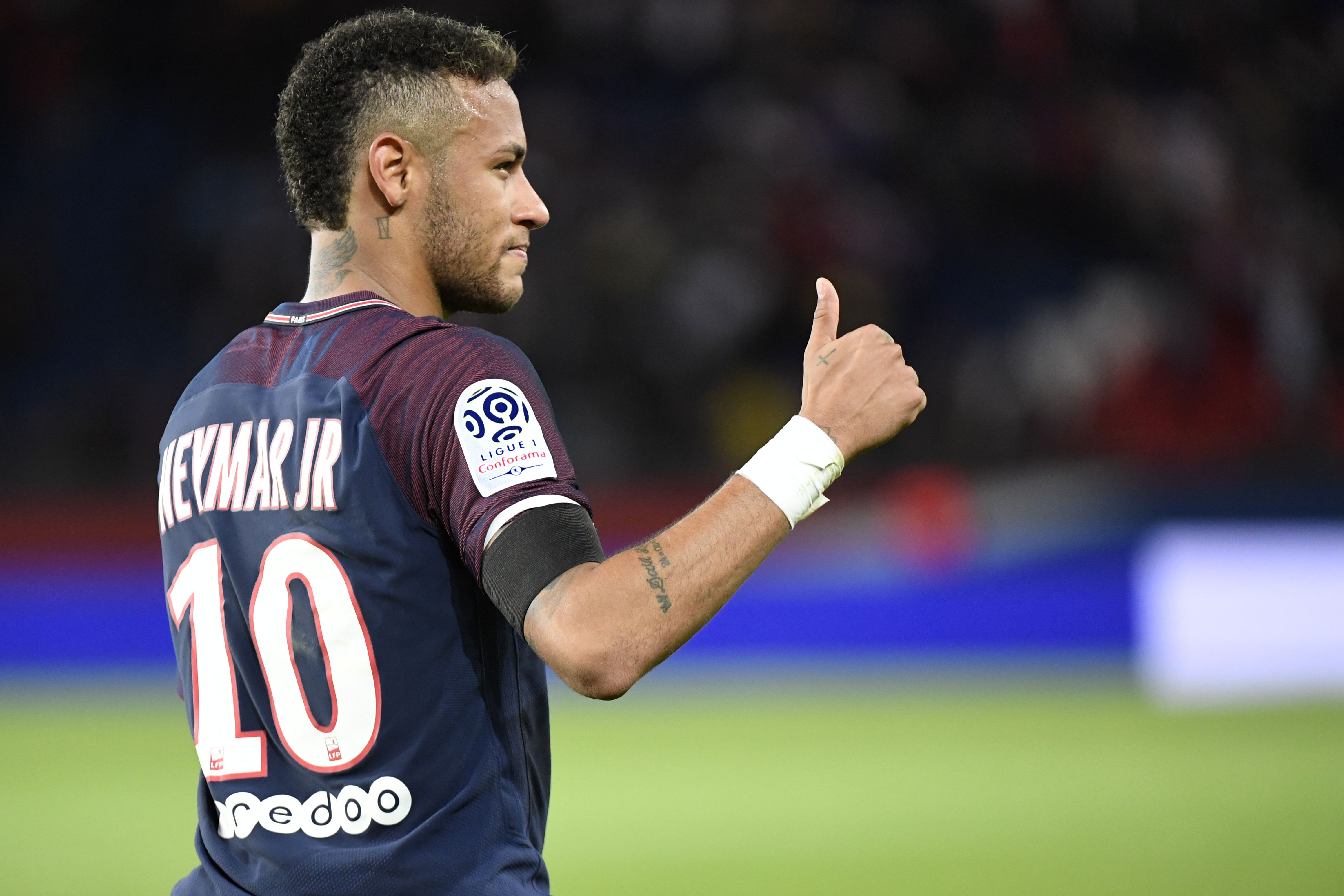 Neymar prend la pose pour un cliché très sexiste
