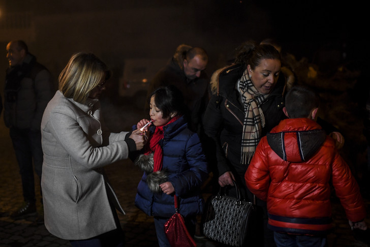 Portugal : Un village laisse les enfants fumer pour l’Epiphanie