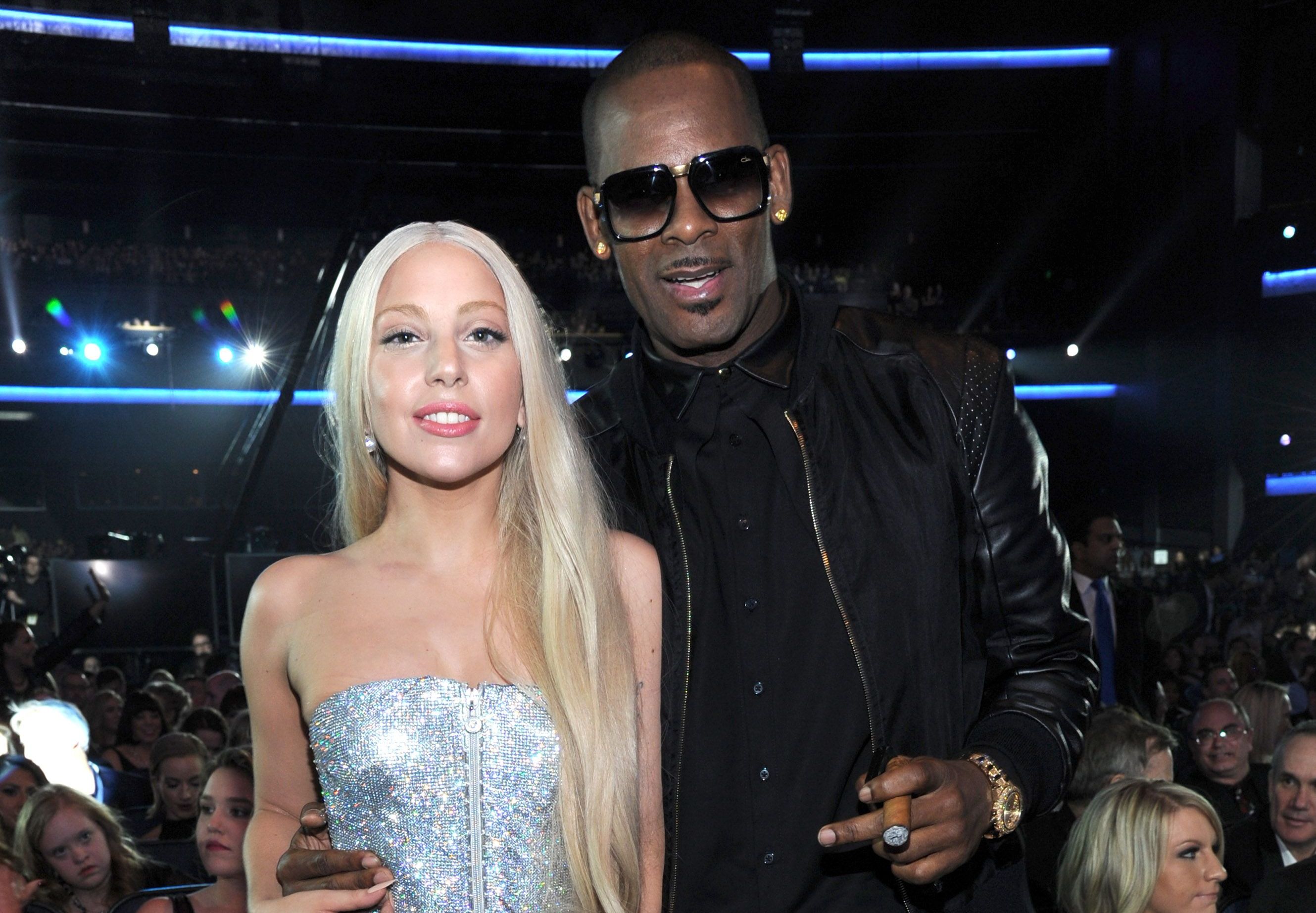 R. Kelly accusé d’agressions sexuelles : Lady Gaga brise le silence !