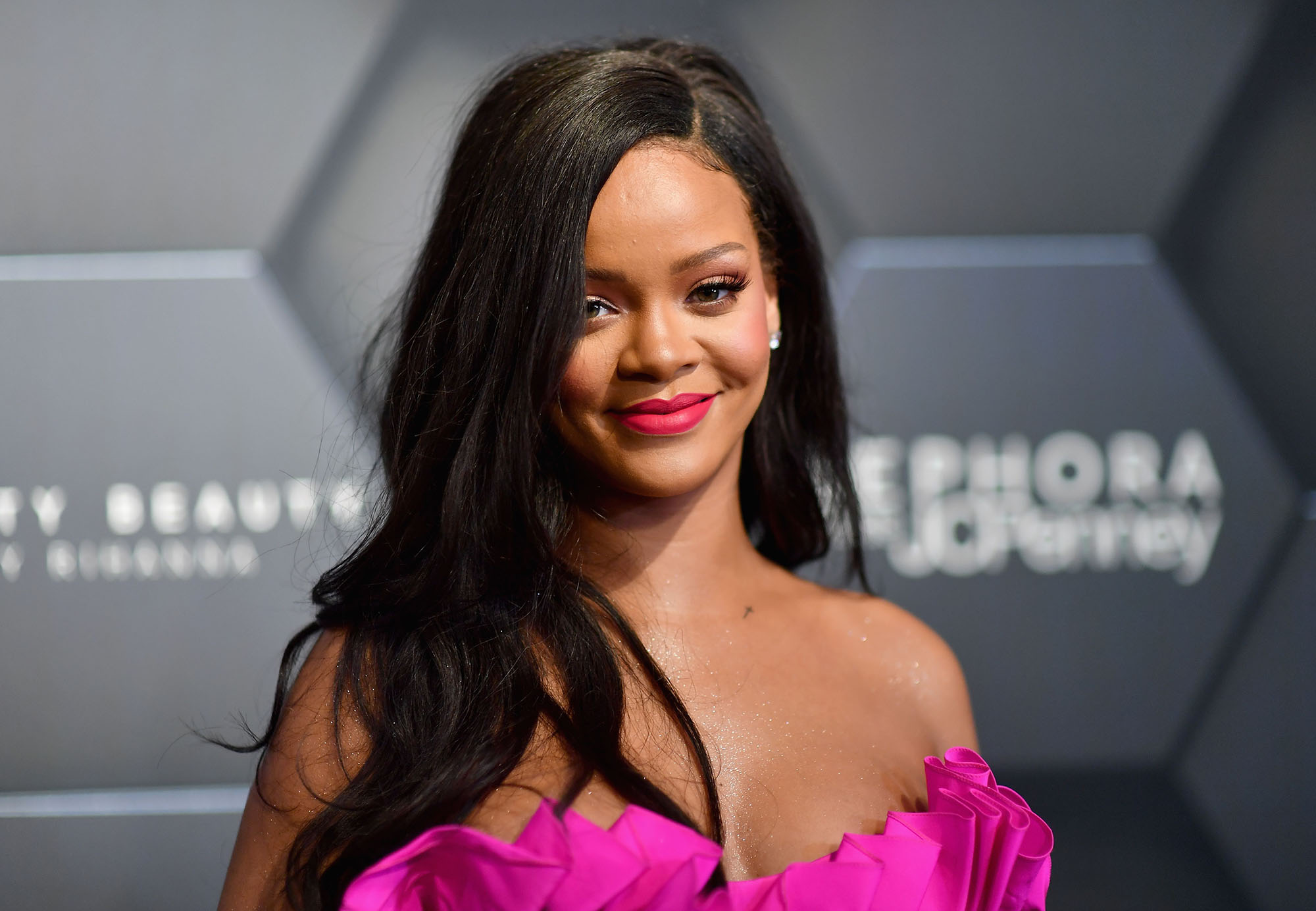 Rihanna attaque son père en justice pour avoir utilisé son nom !