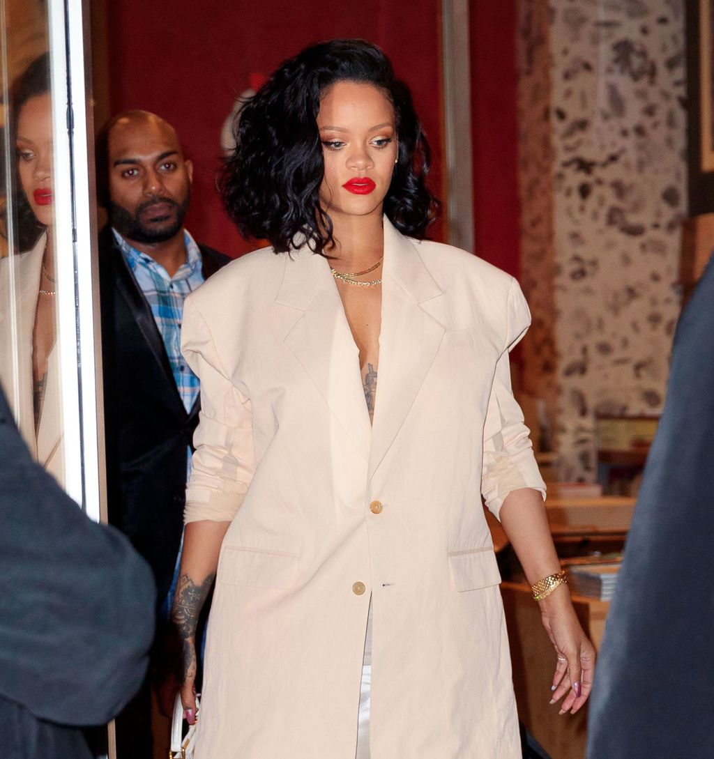 Rihanna ose une robe au décolleté XXL !