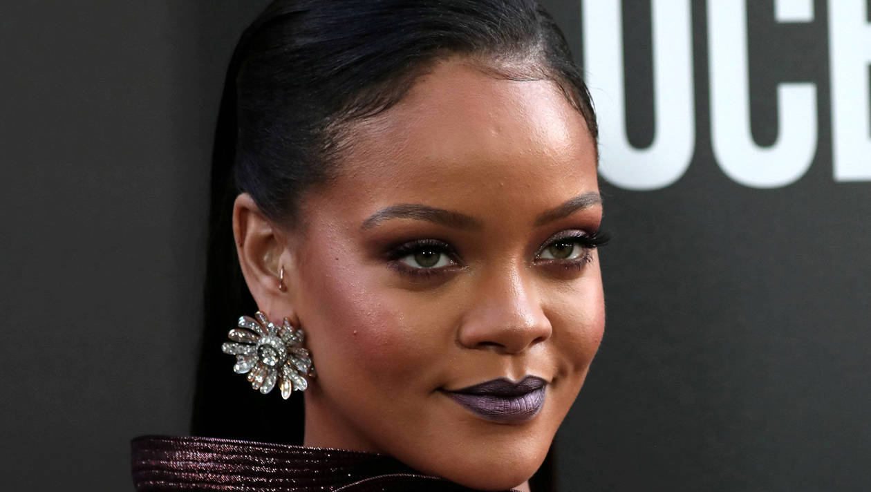 Rihanna ose une robe au décolleté XXL !