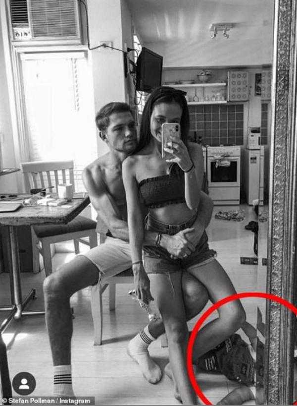 Selfie : Ce couple se fait lyncher sur Twitter à cause d’un détail sur la photo