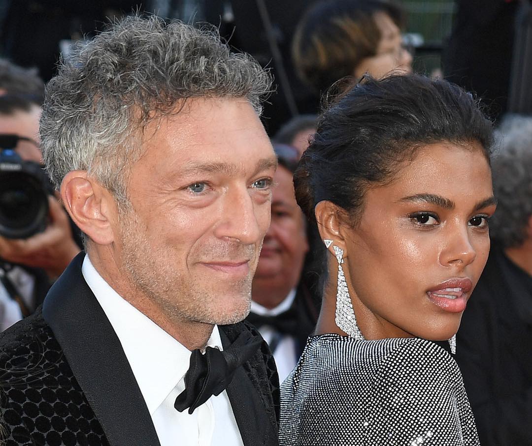 Tina Kunakey enceinte : La femme de Vincent Cassel dévoile son baby bump dans une pose lascive