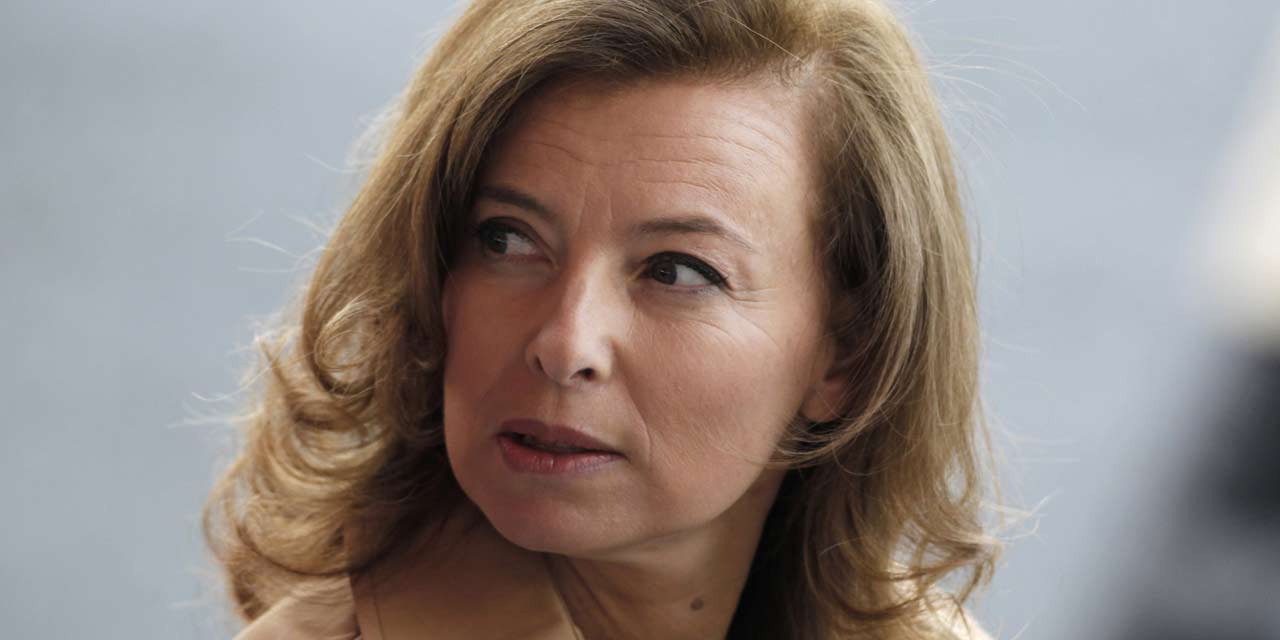Valérie Trierweiler : Seins nus, elle tacle Yann Moix