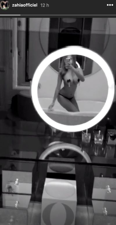 Zahia Dehar dénudée dans sa salle de bains : Les internautes n’en perdent pas une miette !