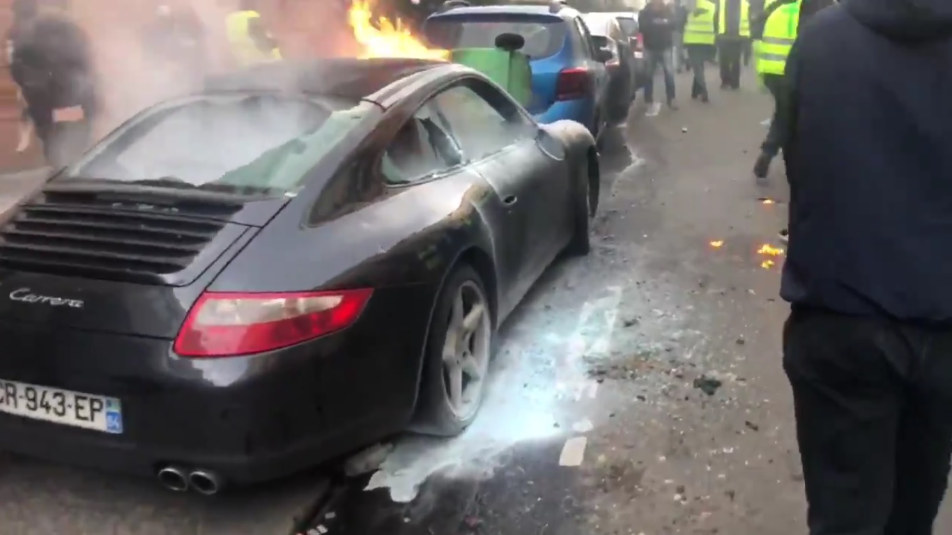 Acte 13 des Gilets Jaunes : La Porsche incendiée appartient au Chef Etchebest