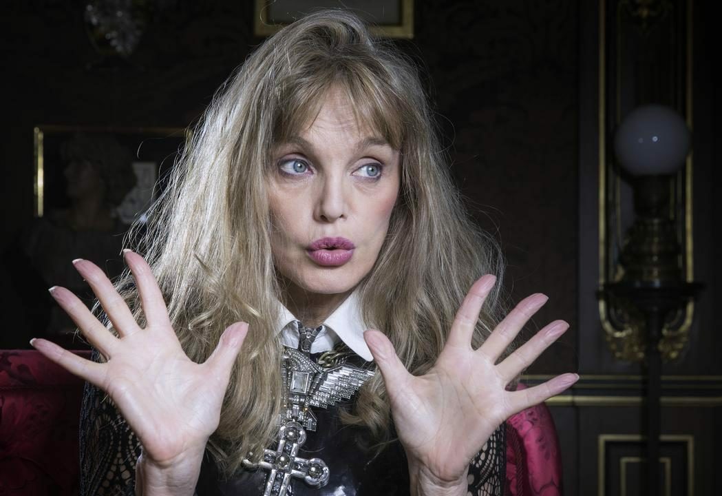 Arielle Dombasle explique pourquoi elle n'est jamais devenue mère