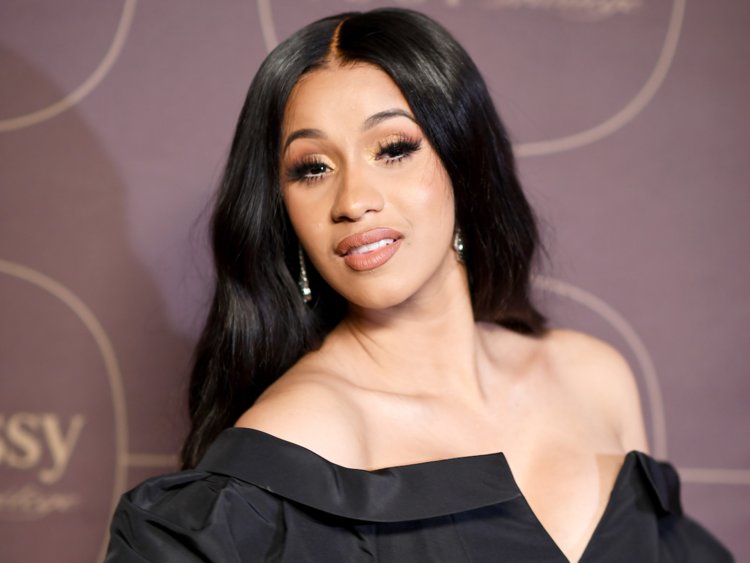 Cardi B agacée par les critiques sur sa richesse : elle révèle le montant de ses factures