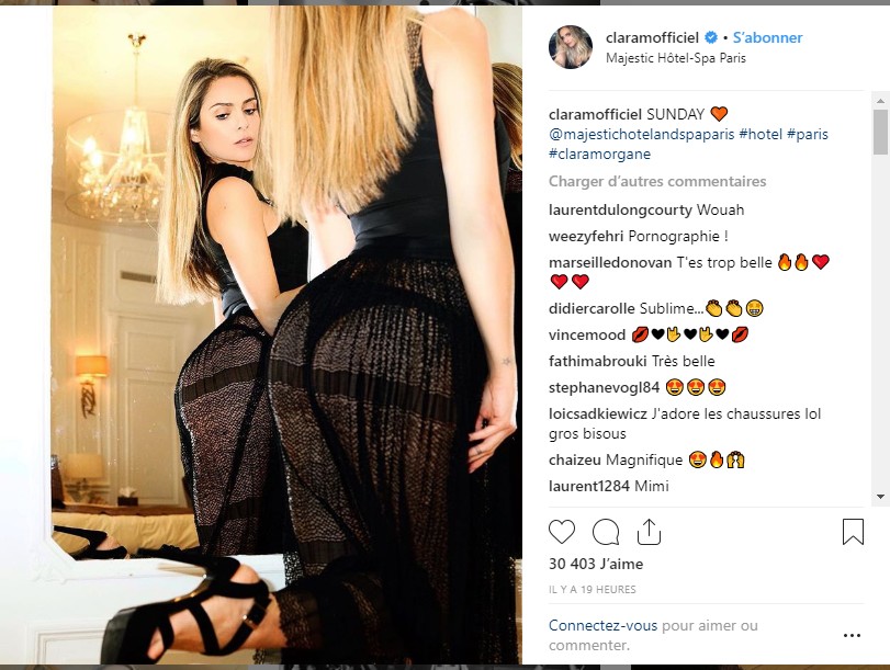 Clara Morgane pose dans une robe très transparente