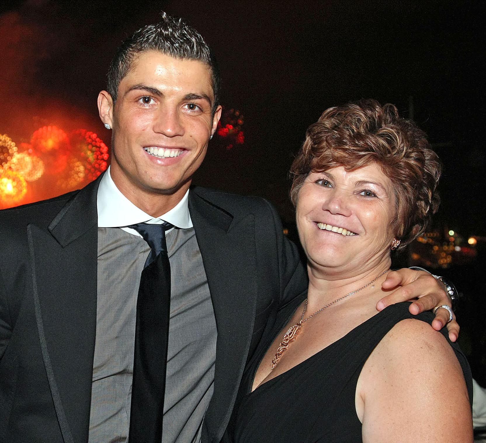 Cristiano Ronaldo accusé de viol : sa mère vole à son secours !