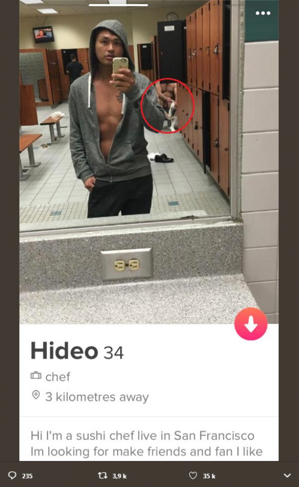 Il poste une photo sur Tinder, il aurait dû vérifier ses arrières