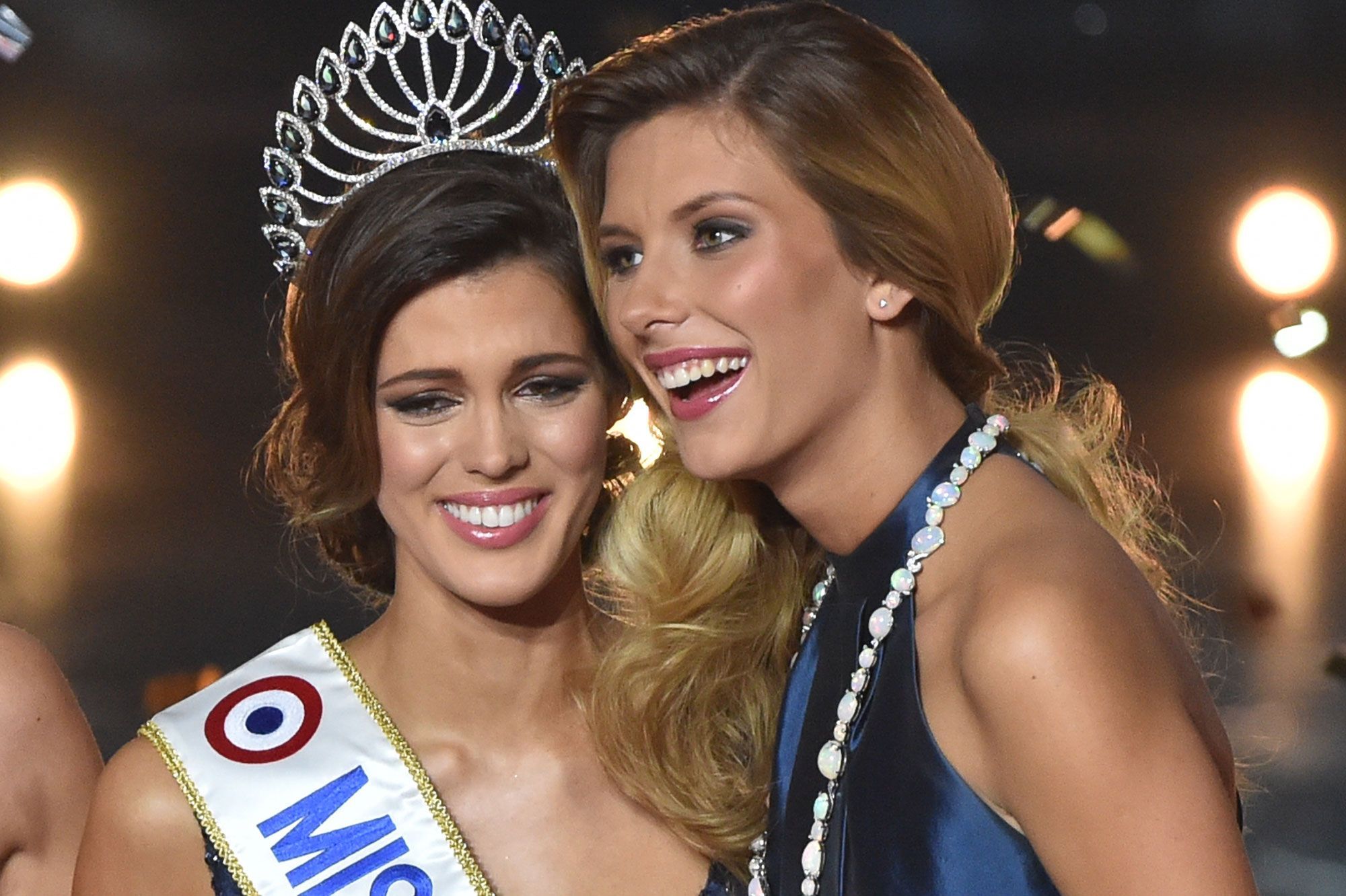 Iris Mittenaere et Camille Cerf : les deux Miss s'offrent des vacances sexy